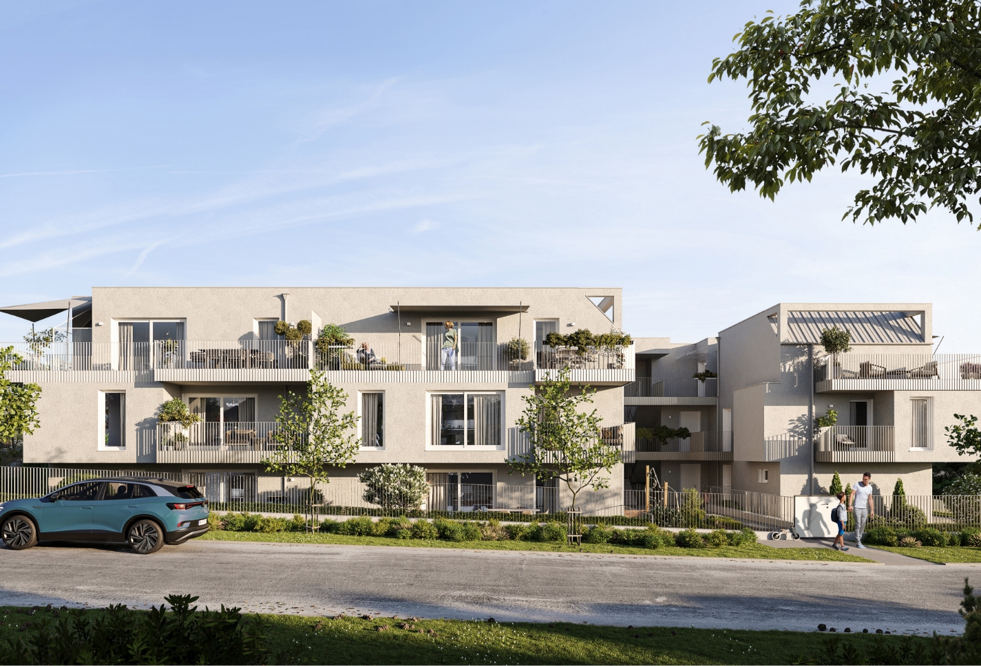 Wohngebäude mit großen Balkonen, Begrünung und ruhiger Straßenfront in sonniger Lage.