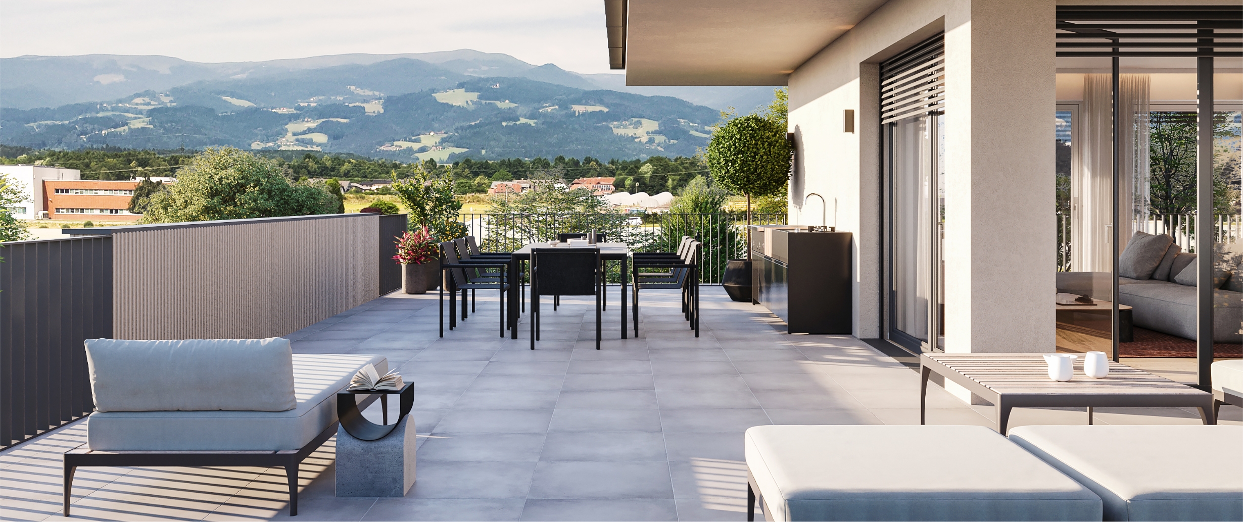 Geräumige moderne Terrasse mit Lounge-Möbeln und Bergblick.